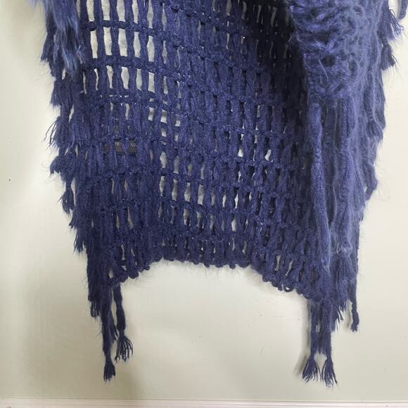 Steve Madden Shawl Wrap Chunky Open Knit Fringe Infinity Scarf Acrylic Blue OS - Picture 4 of 10